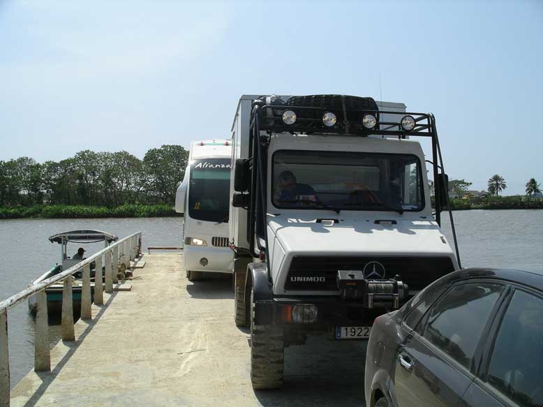 la barcaza para ir a playa blanca